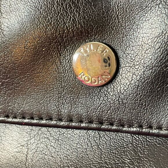Tyler Rodan black leather wristlet - Picture 3 of 9